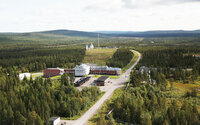 Takket være Esrange Space Center er der fin telefondækning ved hytterne.