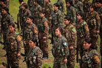 Войнички на YPJ Военен парад на 27 март 2019 г., в чест на ликвидирането на последния бастион на "Ислямска държава" в Източна Сирия