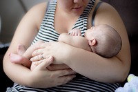 A férj gyakran kirekesztve érzi magát anya és gyermeke szimbiózisából