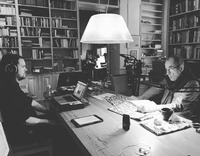 Jörn Donner i hans arbetsrum på Norra kajen i Helsingfors januari 2019, där han läste in sin del av brevboken "Innan du försvinner" som han skrev med sonen Rafael Donner.