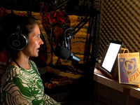 Författaren Malin Kivelä läste "Hjärtat" i Book Sounds studio i Åbo, maj 2020.