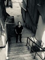 Kjell Westö, under inläsningen av ljudboken Tritonus, som gjordes i Book Sounds studio "Trappan" vid Puolaparken i Åbo juni 2020.