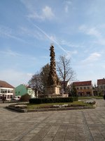 Pohled na bakovské náměstí a jeho dominantu.