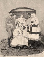 Najstaršia dochovaná fotka kroja - rodina zo Svätých Jánov (cca 1855, Borovszkého kronika)