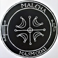 Pantáculo con los nombres de dos espíritus lunares, que no obstante recuerdan a los nombres demoníacos de Asmodeo y de Malchus, el soldado romano al que Pedro cortó la oreja para defender a Jesús.