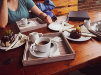 Hotel Freud má bezva kavárnu. Dvojité espresso a mazalo se dál.