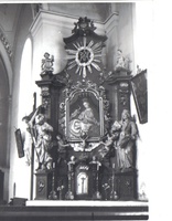 nedochovaný oltář panny Marie, ještě z původního kostelíka, kde musel být centrálním