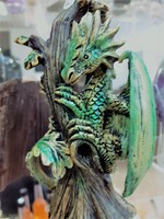 Boomdraakje in kristalshop