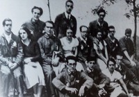 Arriba a la izquierda de Federico, Modesto