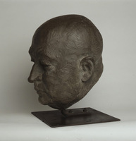 Busto realizado por su hermano Jacinto