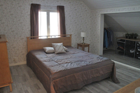Room with double bed