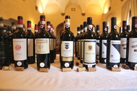 Alcune delle bottiglie pronte per la degustazione