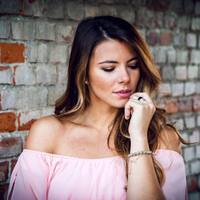 LAETI... reduce da più di un anno di afonie ho finalmente ritrovato la mia voce, più forte, più sana. Ho migliorato la mia estensione e la percezione del mio suono.