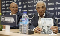 Paco Cañete en la sala de rueda de prensa de La Rosaleda, en la presentación de su libro