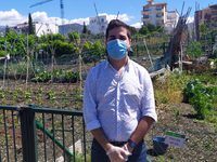 José David Segura en uno de los huertos urbanos en Vélez-Málaga