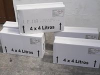 Parte de la lejía donada por los comercios locales y vecinos