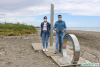 Óscar Medina y Verónica Muñoz en la playa canina de Torrox