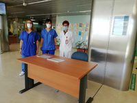 Punto de atención al usuario en la entrada del Hospital Comarcal de la Axarquía