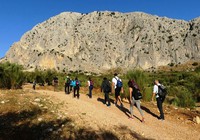 Senderistas en la Gran Senda de Málaga