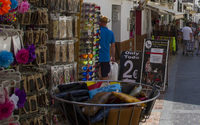 Expositores de comercios en Nerja