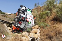 Vuelco de un camión de gasóleo a la altura de la Viñuela