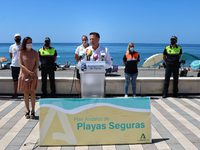 Presentación de los 30 auxiliares de la Junta de Andalucía que actuarán en Torrox este verano