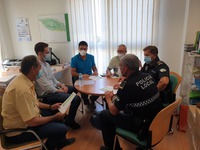 Vélez-Málaga mantiene una reunión con la Policía Local y Medio Ambiente para acabar con los vertidos ilegales de limpieza