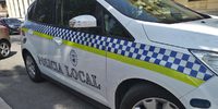 La Policía Local de Vélez-Málaga detiene a un hombre por alterar el orden en una entidad bancaria y sin la mascarilla