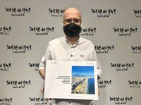 Pérez Atencia presenta el plan plurianual de playas de Vélez-Málaga