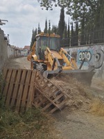 Excavadora en labores de limpieza en el arroyo Pajaritos en Rincón de la Victoria