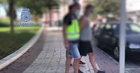 Momento de la detención por agentes de la Policía Nacional