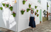 La concejala de Servicios Municipales y Turismo, Gema García, en la calle Iglesia