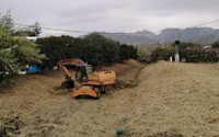 Maquinaria en tareas de desbroce en los ríos de Nerja