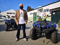 Pérez Atencia presenta los dos nuevos quads proporcionados por la Junta de Andalucía