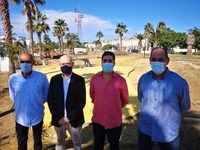 Infraestructura de Vélez-Málaga acomete obras de mejora en los jardines de entrada a la urbanización Caleta del Sol