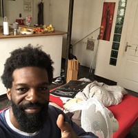 Mon studio ressemble à mes cheveux mais c'est mon studio :)