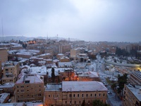 Lehce zasněžený Jeruzalém 1.3.2012 - pohled z hotelu směrem Staré Město