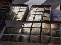 Stolpersteine jsou pamětní kameny s mosaznými tabulkami připomínající oběti holokaustu. Pokládají se před dům, z něhož byl dotyčný člověk nacisty deportován do koncentračního tábora a tam zavražděn.