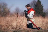 Foto pochvy na meč z první půlky 14. století na majiteli z larpu "Stoletá válka roku 1337" foto Jan Štábl https://www.facebook.com/stabljan/