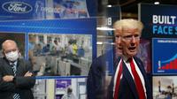 Trump egy michigani Ford üzemben, amely orvosi felszerelések gyártására állt át - Szerzői jogok AP Photo/Alex Brandon