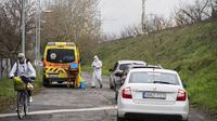 Az Országos Mentőszolgálat szűrőbusza a budapesti Pók utcában 2020. november 13-án - Szerzői jogok Mónus Márton/MTVA