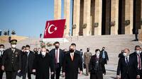 Orbán Viktor kormányfő a Musztafa Kemal Atatürk mauzóleumánál tartott koszorúzás után Ankarában 2021. november 11-énMTI/Miniszterelnöki Sajtóiroda/Benko Vivien Cher