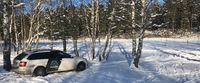 Byggstängslet bevakas dygnet runt av väktare.