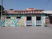 Due immagini dei servizi igienici pubblici chiusi a piazza D'Armi