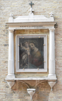 Il quadro del 1810 riposizionato nell'edicola di Palazzo Jona (foto di Giusy Marinelli)