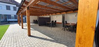 prostorná pergola