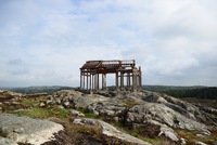 Ett 400 år gammalt tempel uppfördes på höjden i Pilane skulpturpark av konstnären Zhang Huan. 2012
