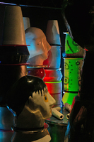 "Altörer". Skulpturer i glaserat porslin och stengods. Installation (detalj), i "Skuggspel", visas på Avesta Art 2018