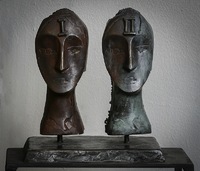 1&2 - version1 (Unique). Patinated bronze. 21 x 13 x 19 cm. 2005. (Private collection).