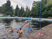 Většina otužilců i trenéři se vykoupali